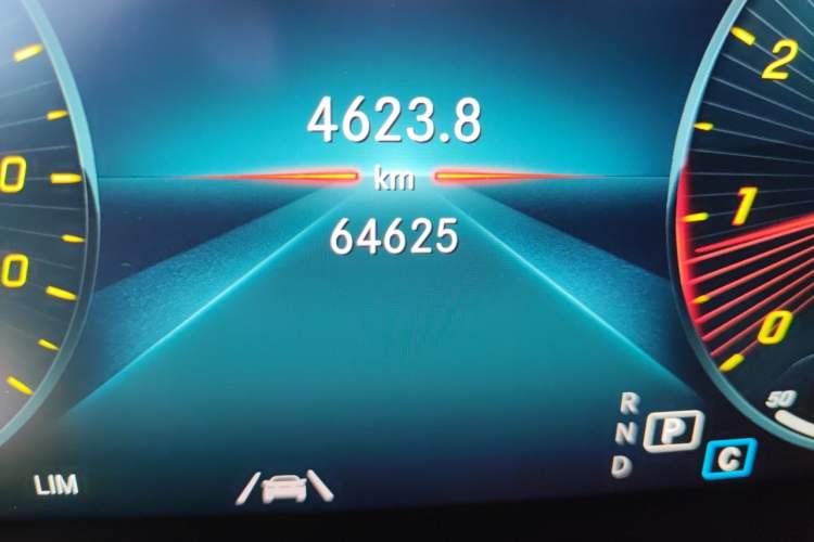 Used Mercedes-Benz GLC 2020 GLC 300 L 4MATIC Dynamic Edition Odometer Close Up