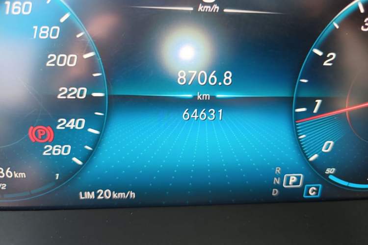 Used Mercedes-Benz GLC 2020 GLC 260 L 4MATIC Dynamic Model Odometer Close Up