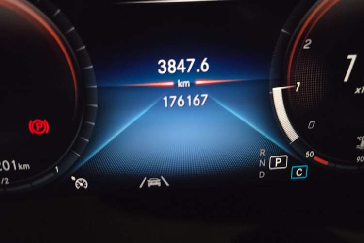 Used Mercedes-Benz GLC 2020 GLC 300 L 4MATIC Dynamic Edition Odometer Close Up