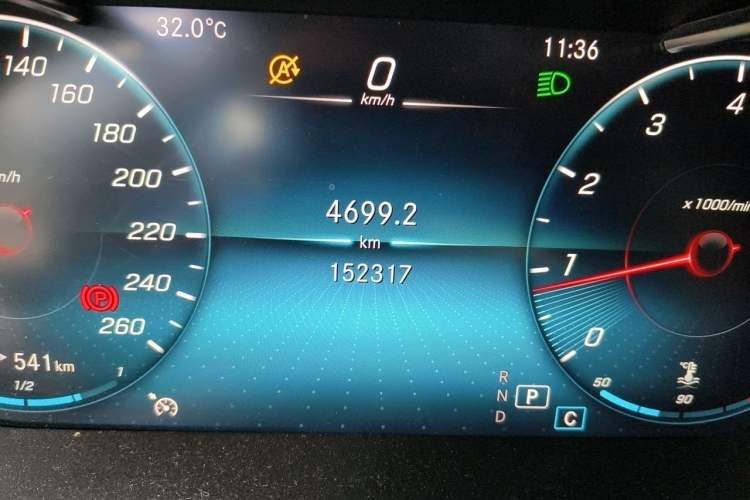 Used Mercedes-Benz GLC 2020 GLC 260 L 4MATIC Luxury Model Odometer Close Up