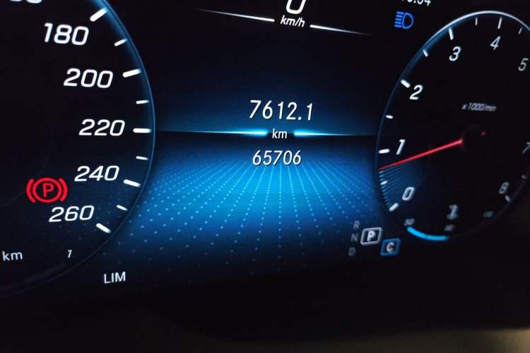 Used Mercedes-Benz GLC 2020 Facelift GLC 260 L 4MATIC Luxury Edition Odometer Close Up