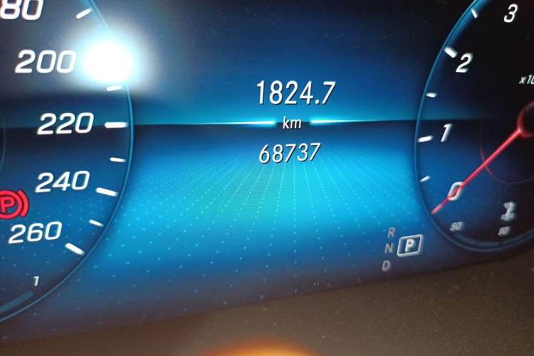 Used Mercedes-Benz GLC 2020 GLC 300 L 4MATIC Dynamic Edition Odometer Close Up