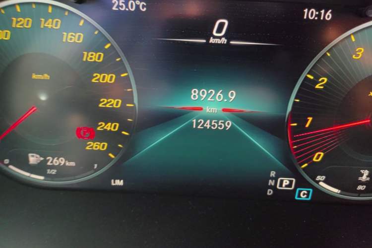 Used Mercedes-Benz GLC 2020 Facelift GLC 260 L 4MATIC Luxury Edition Odometer Close Up