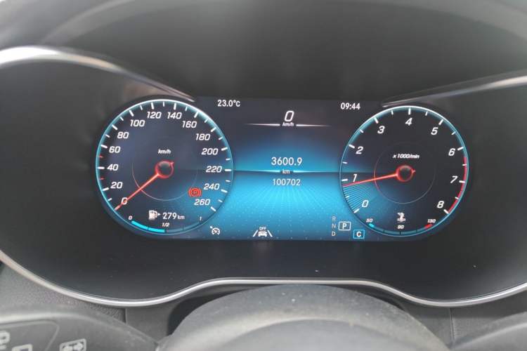 Used Mercedes-Benz GLC 2020 GLC 300 L 4MATIC Dynamic Edition Odometer Close Up