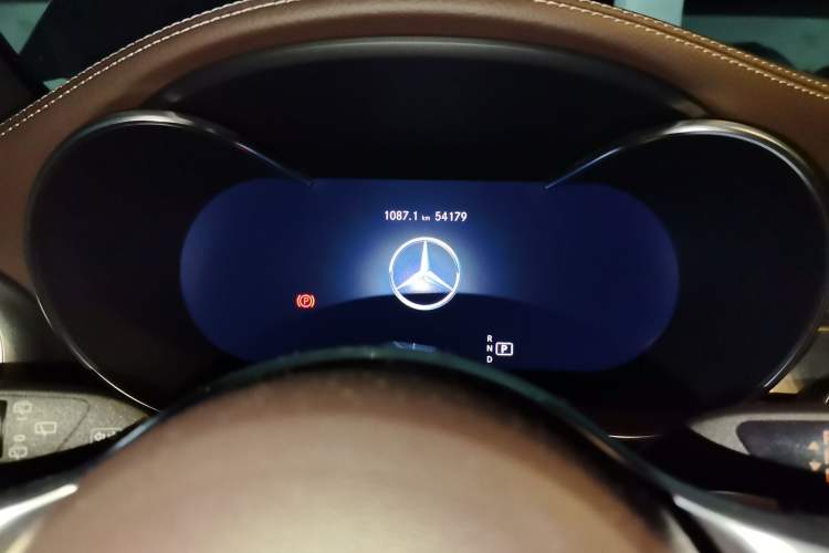 Used Mercedes-Benz GLC 2020 Facelift GLC 300 L 4MATIC Dynamic Edition Odometer Close Up