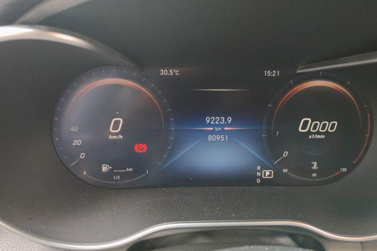 Used Mercedes-Benz GLC 2020 Facelift GLC 260 L 4MATIC Luxury Edition Odometer Close Up
