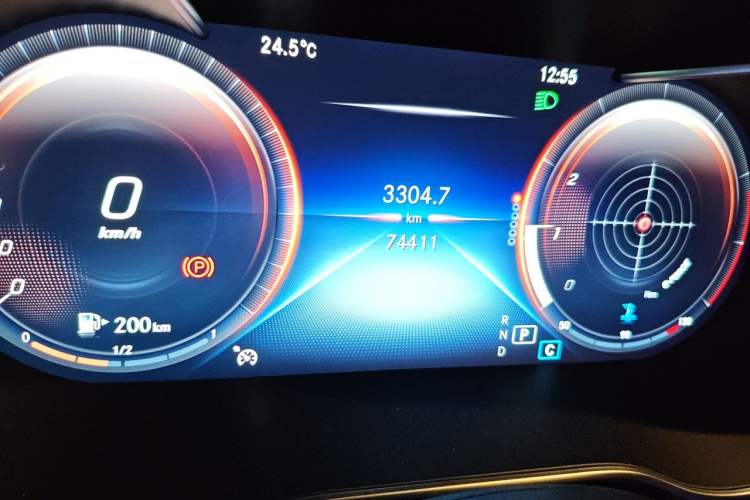 Used Mercedes-Benz GLC 2020 GLC 260 L 4MATIC Luxury Model Odometer Close Up