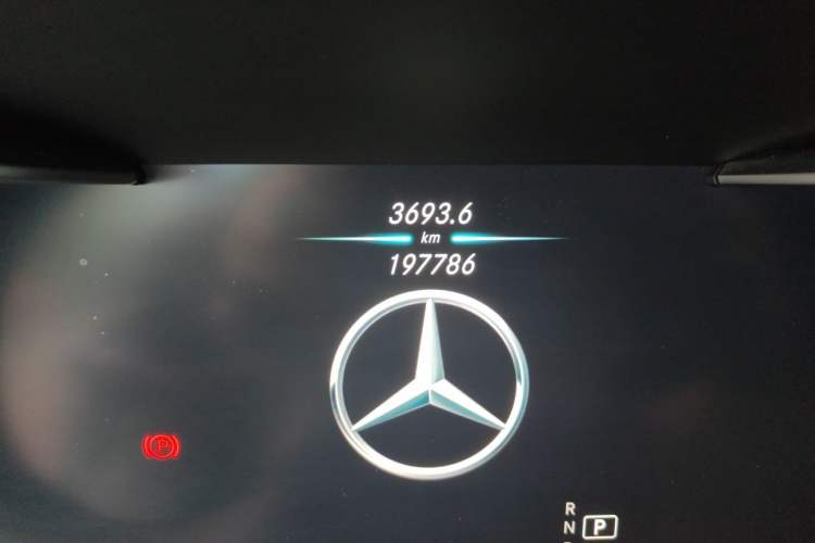 Used Mercedes-Benz GLC 2020 GLC 300 L 4MATIC Luxury Model Odometer Close Up