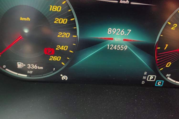 Used Mercedes-Benz GLC 2020 Facelift GLC 260 L 4MATIC Luxury Edition Odometer Close Up