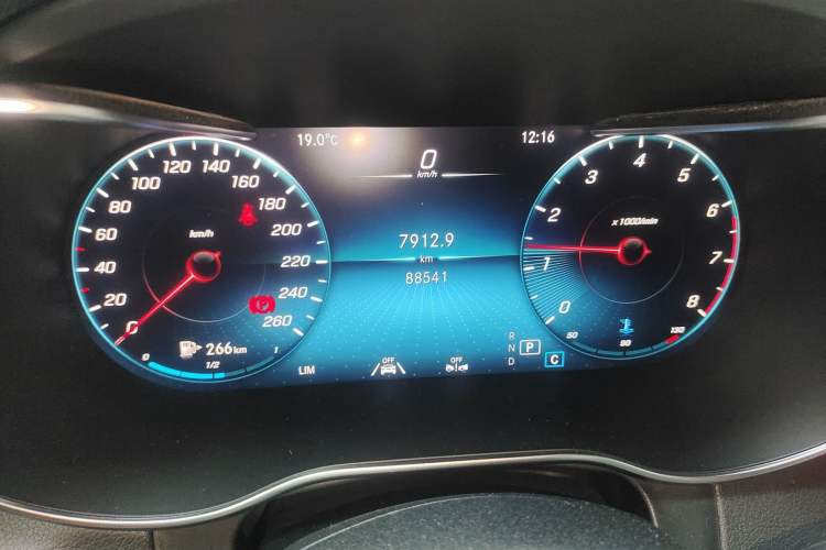 Used Mercedes-Benz GLC 2020 Facelifted GLC 300 L 4MATIC Luxury Edition Odometer Close Up