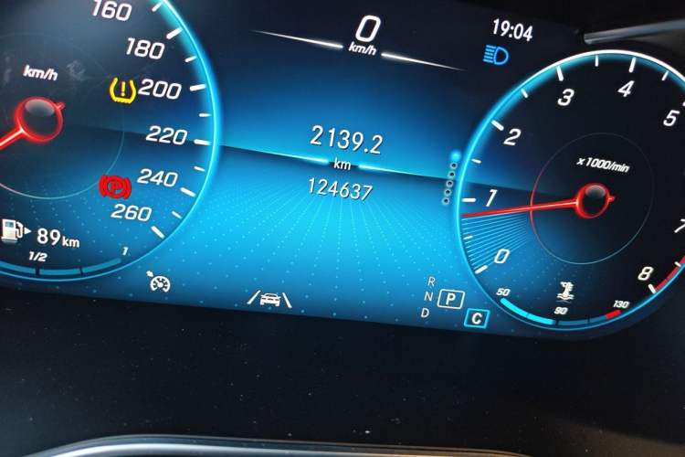Used Mercedes-Benz GLC 2020 GLC 300 L 4MATIC Dynamic Edition Odometer Close Up