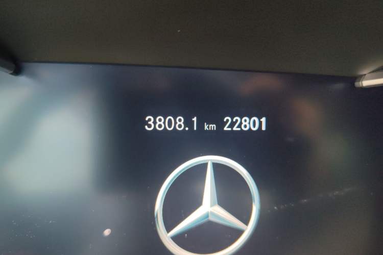 Used Mercedes-Benz GLC 2020 Facelift GLC 260 L 4MATIC Luxury Edition Odometer Close Up