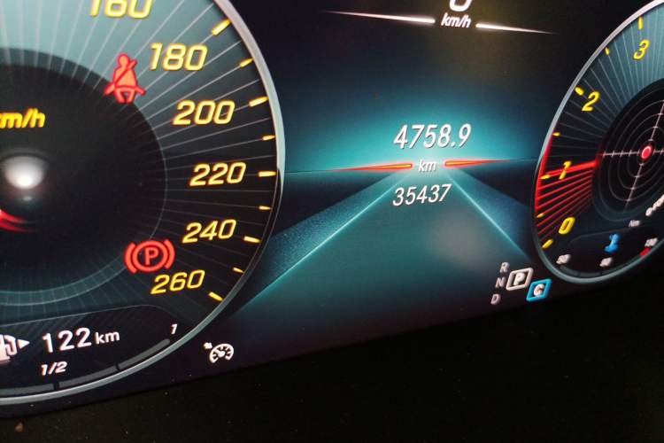 Used Mercedes-Benz GLC 2020 Facelift GLC 260 L 4MATIC Luxury Edition Odometer Close Up