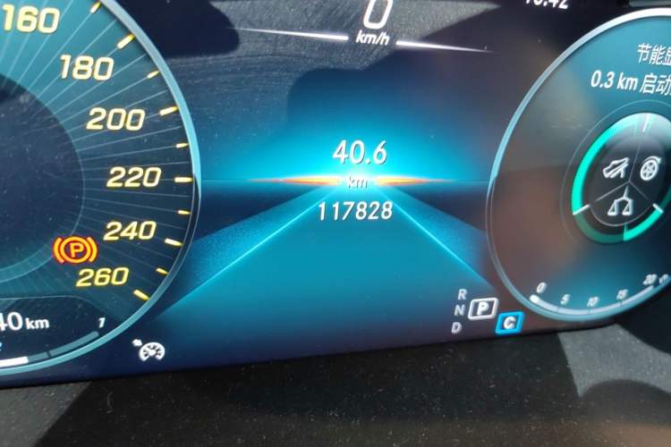 Used Mercedes-Benz GLC 2020 GLC 260 L 4MATIC Luxury Model Odometer Close Up