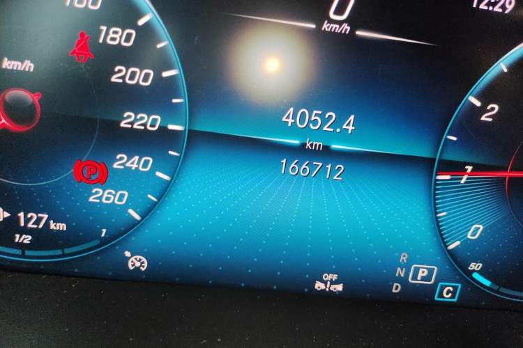 Used Mercedes-Benz GLC 2020 Facelift GLC 260 L 4MATIC Luxury Edition Odometer Close Up