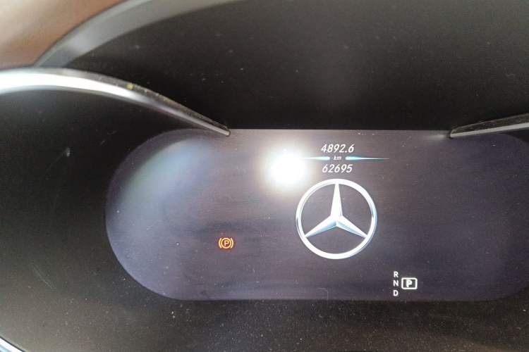 Used Mercedes-Benz GLC 2020 GLC 260 L 4MATIC Luxury Model Odometer Close Up