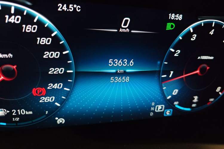 Used Mercedes-Benz GLC 2020 Facelift GLC 260 L 4MATIC Luxury Edition Odometer Close Up