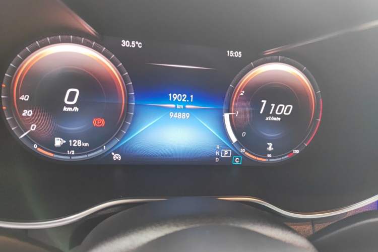 Used Mercedes-Benz GLC 2020 GLC 260 L 4MATIC Luxury Model Odometer Close Up
