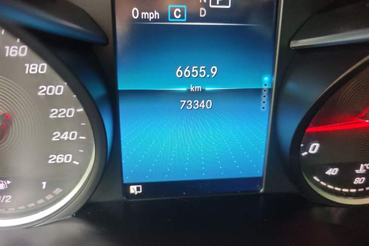 Used Mercedes-Benz GLC 2020 GLC 260 L 4MATIC Dynamic Model Odometer Close Up