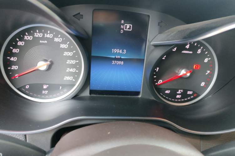 Used Mercedes-Benz GLC 2020 GLC 260 L 4MATIC Dynamic Model Odometer Close Up