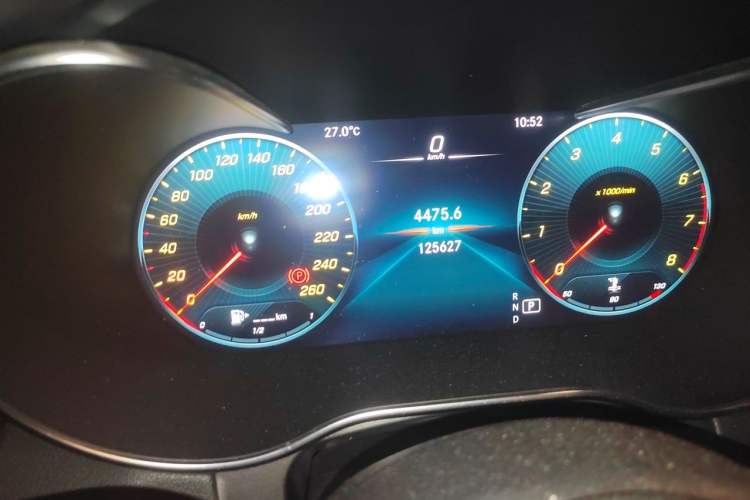Used Mercedes-Benz GLC 2020 Facelifted GLC 300 L 4MATIC Luxury Edition Odometer Close Up