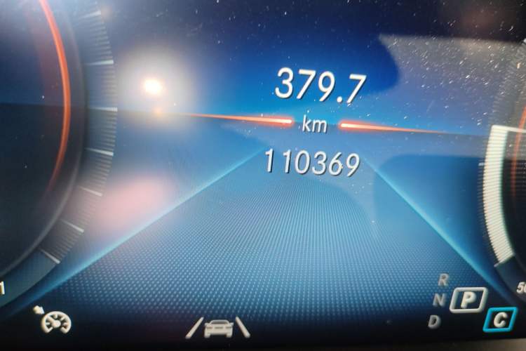 Used Mercedes-Benz GLC 2020 GLC 300 L 4MATIC Dynamic Edition Odometer Close Up