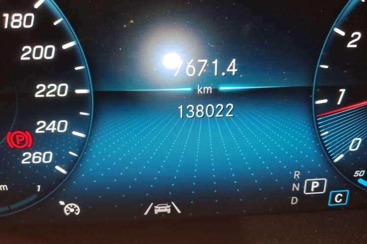 Used Mercedes-Benz GLC 2020 GLC 300 L 4MATIC Dynamic Edition Odometer Close Up