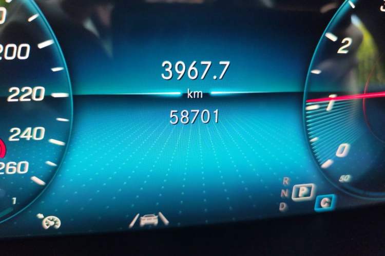 Used Mercedes-Benz GLC 2020 Facelifted GLC 300 L 4MATIC AMG-Line Odometer Close Up