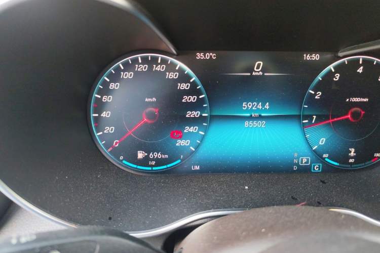 Used Mercedes-Benz GLC 2020 Facelift GLC 260 L 4MATIC Luxury Edition Odometer Close Up