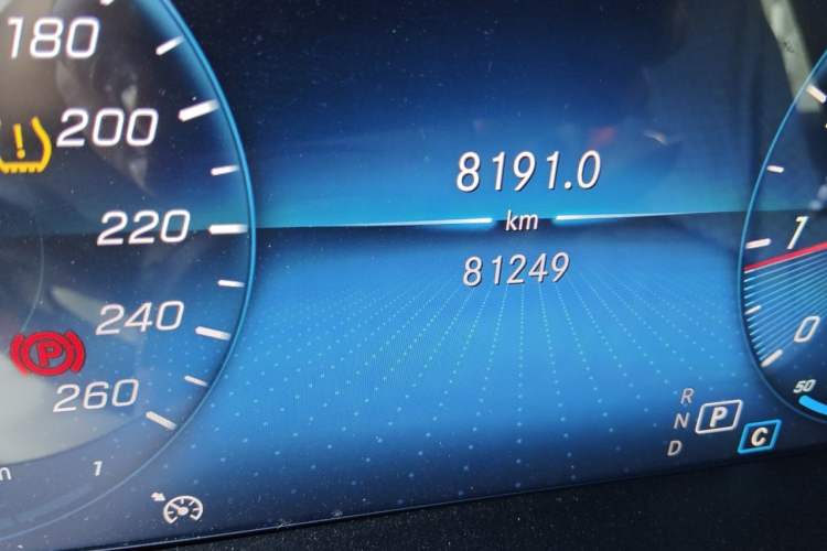 Used Mercedes-Benz GLC 2020 GLC 260 L 4MATIC Luxury Model Odometer Close Up