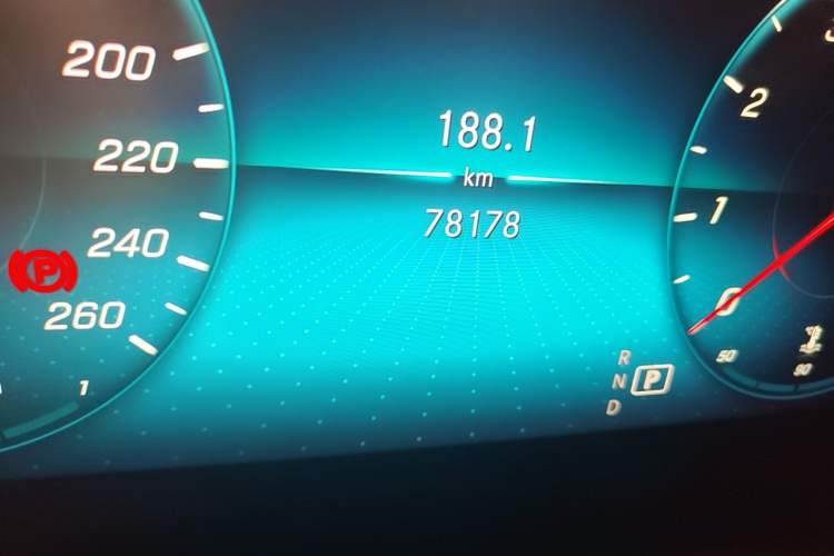 Used Mercedes-Benz GLC 2020 GLC 300 L 4MATIC Dynamic Edition Odometer Close Up