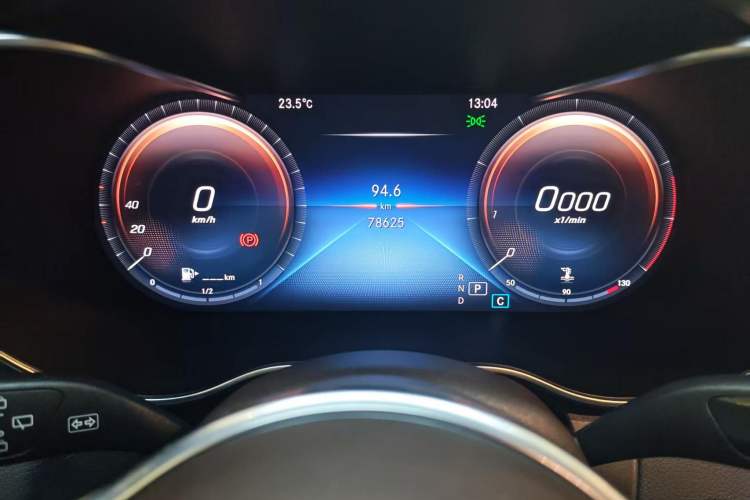 Used Mercedes-Benz GLC 2020 GLC 260 L 4MATIC Luxury Model Odometer Close Up