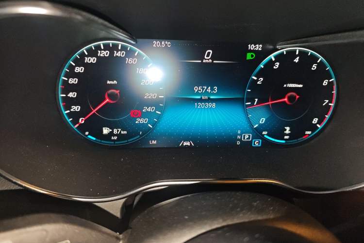 Used Mercedes-Benz GLC 2020 Facelift GLC 300 L 4MATIC Dynamic Edition Odometer Close Up