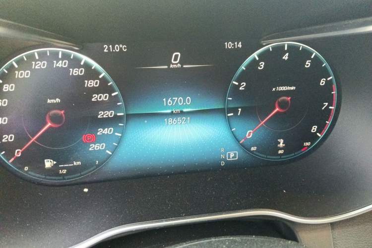Used Mercedes-Benz GLC 2020 GLC 300 L 4MATIC Dynamic Edition Odometer Close Up