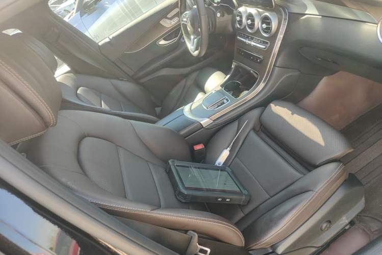 Used Mercedes-Benz GLC 2020 Facelift GLC 260 L 4MATIC Luxury Edition Right Front Seat