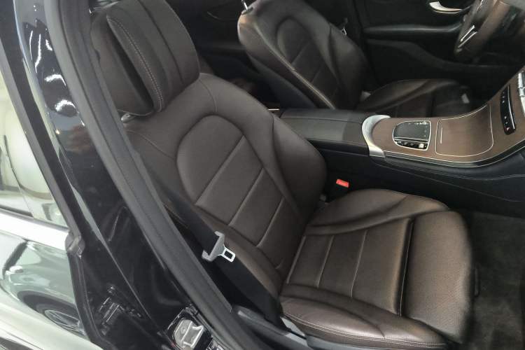 Used Mercedes-Benz GLC 2020 Facelift GLC 260 L 4MATIC Luxury Edition Right Front Seat