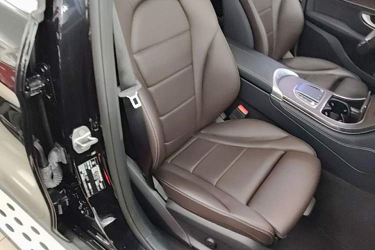 Used Mercedes-Benz GLC 2020 Facelift GLC 260 L 4MATIC Luxury Edition Right Front Seat