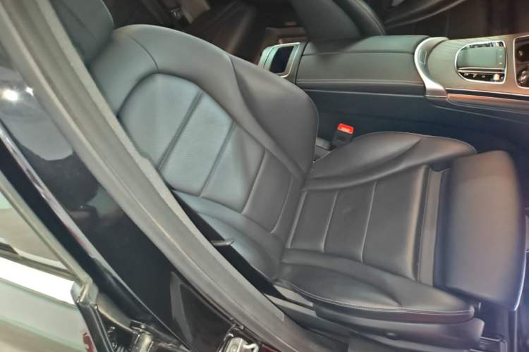 Used Mercedes-Benz GLC 2020 Facelift GLC 300 L 4MATIC Dynamic Edition Right Front Seat