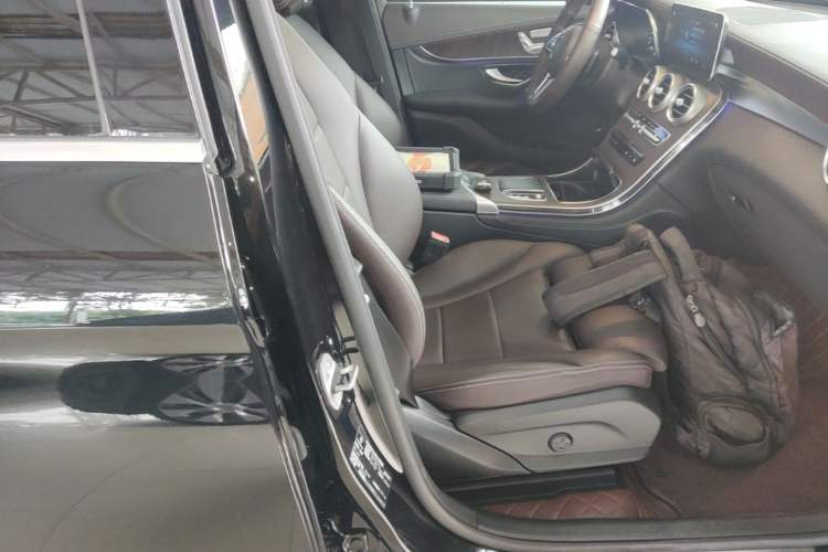 Used Mercedes-Benz GLC 2020 Facelift GLC 260 L 4MATIC Luxury Edition Right Front Seat