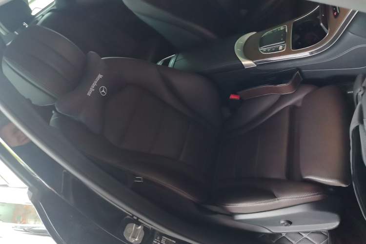 Used Mercedes-Benz GLC 2020 Facelift GLC 260 L 4MATIC Luxury Edition Right Front Seat