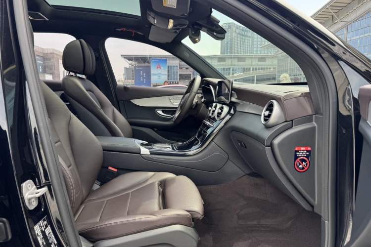 Used Mercedes-Benz GLC 2020 Facelift GLC 260 L 4MATIC Luxury Edition Right Front Seat