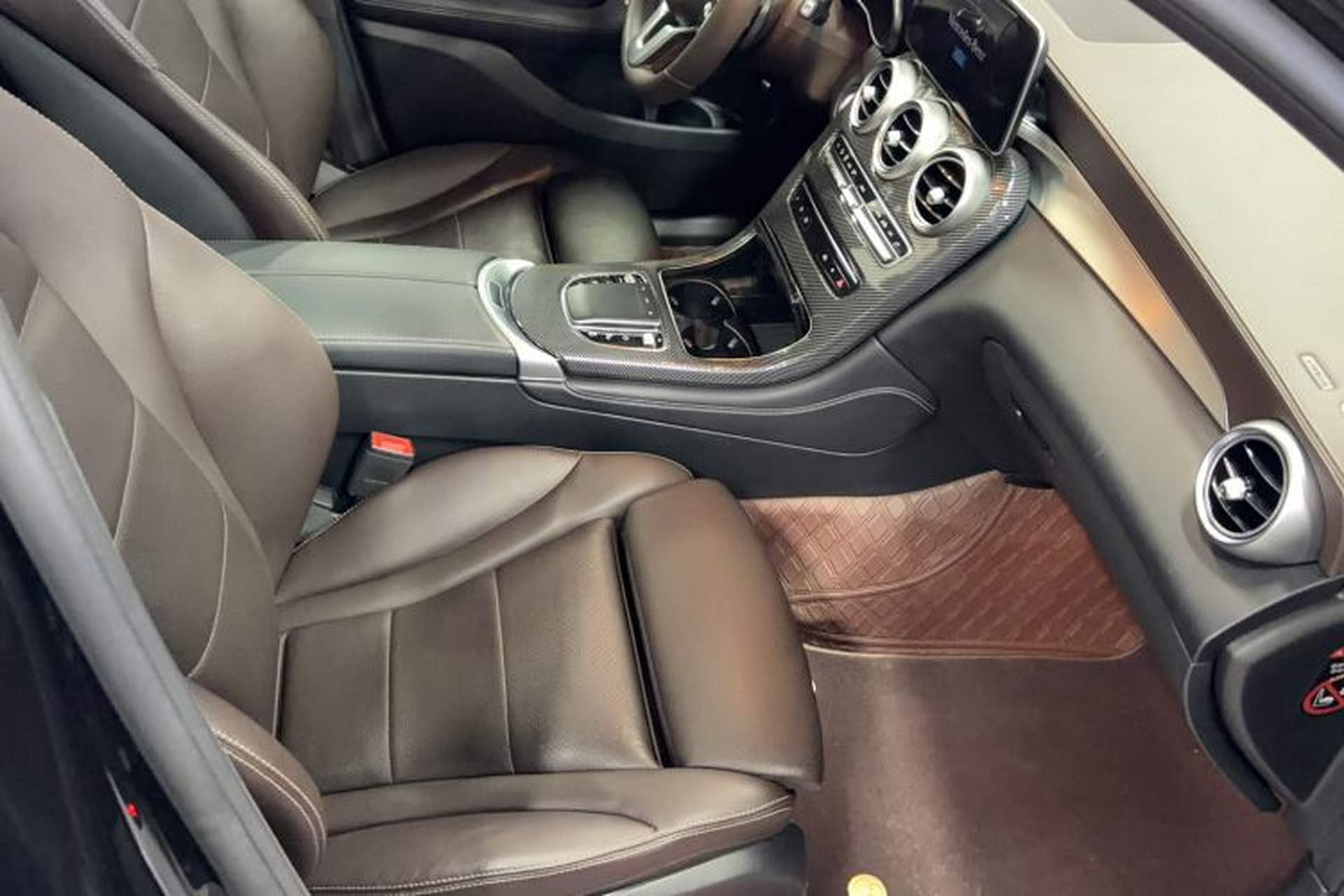 Used Mercedes-Benz GLC 2020 Facelifted GLC 260 L 4MATIC Dynamic Edition Right Front Seat