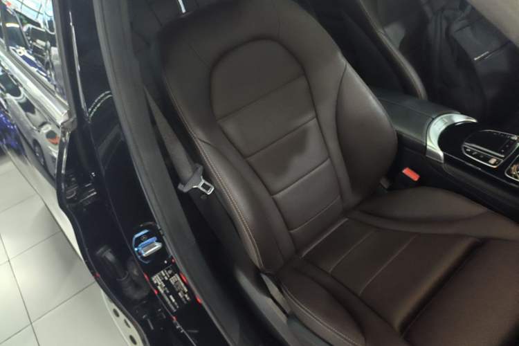 Used Mercedes-Benz GLC 2020 Facelift GLC 260 L 4MATIC Luxury Edition Right Front Seat