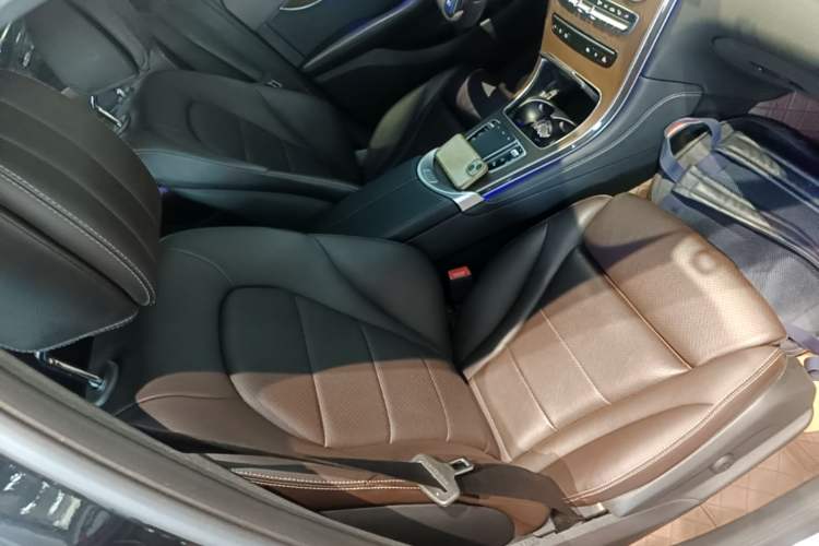 Used Mercedes-Benz GLC 2020 Facelift GLC 260 L 4MATIC Luxury Edition Right Front Seat
