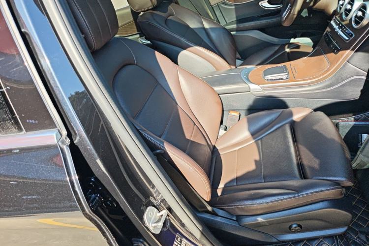 Used Mercedes-Benz GLC 2020 Facelift GLC 260 L 4MATIC Luxury Edition Right Front Seat