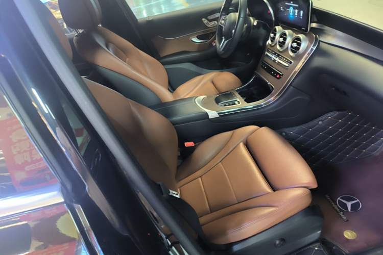 Used Mercedes-Benz GLC 2020 Facelift GLC 260 L 4MATIC Luxury Edition Right Front Seat