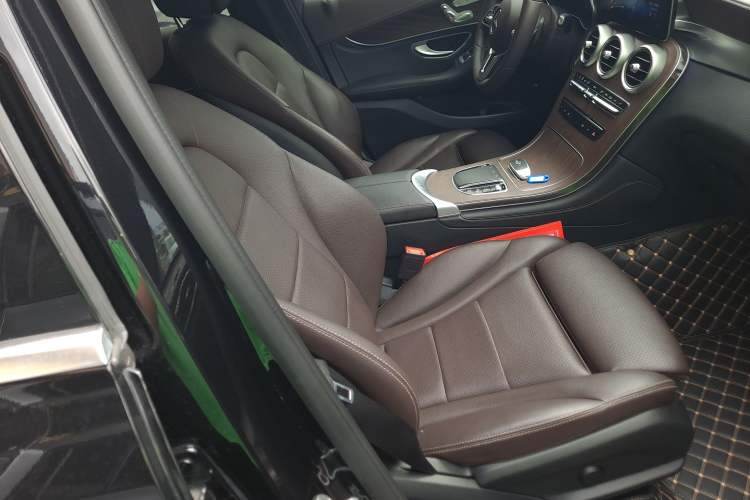 Used Mercedes-Benz GLC 2020 Facelift GLC 260 L 4MATIC Luxury Edition Right Front Seat