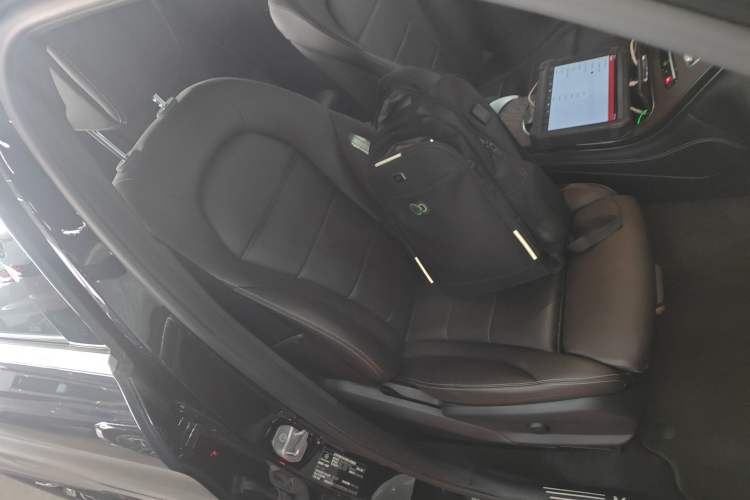 Used Mercedes-Benz GLC 2020 Facelift GLC 260 L 4MATIC Luxury Edition Right Front Seat