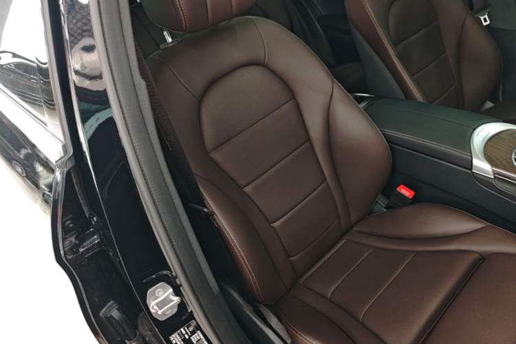 Used Mercedes-Benz GLC 2020 Facelift GLC 260 L 4MATIC Luxury Edition Right Front Seat