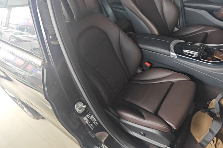Used Mercedes-Benz GLC 2020 Facelift GLC 260 L 4MATIC Luxury Edition Right Front Seat